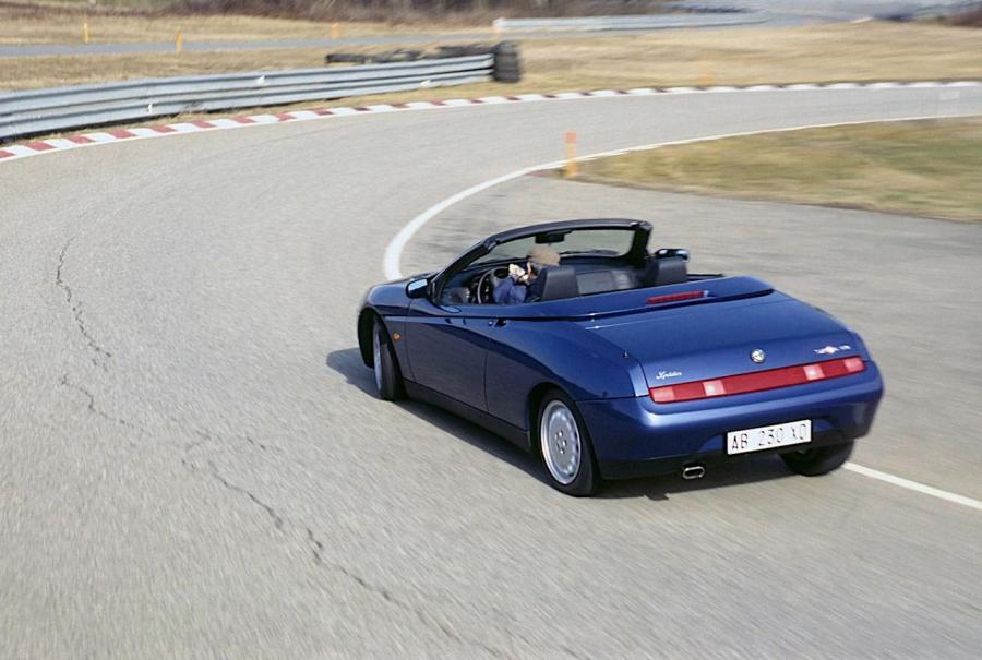  Alfa Romeo Spider (916S) 1995 года  (фото 14 из 26)
